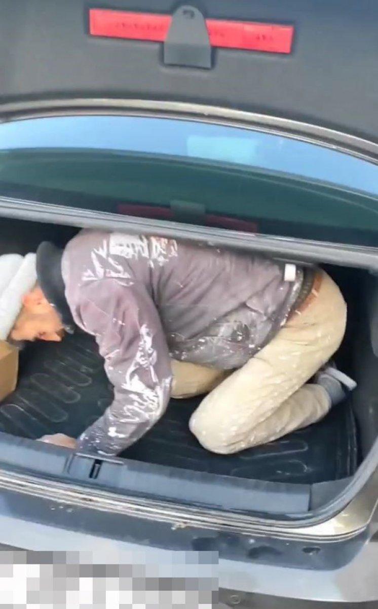 Antalya'da vicdanları sızlatan olay: İşçiyi üzeri kirli diye bagajda taşıdı