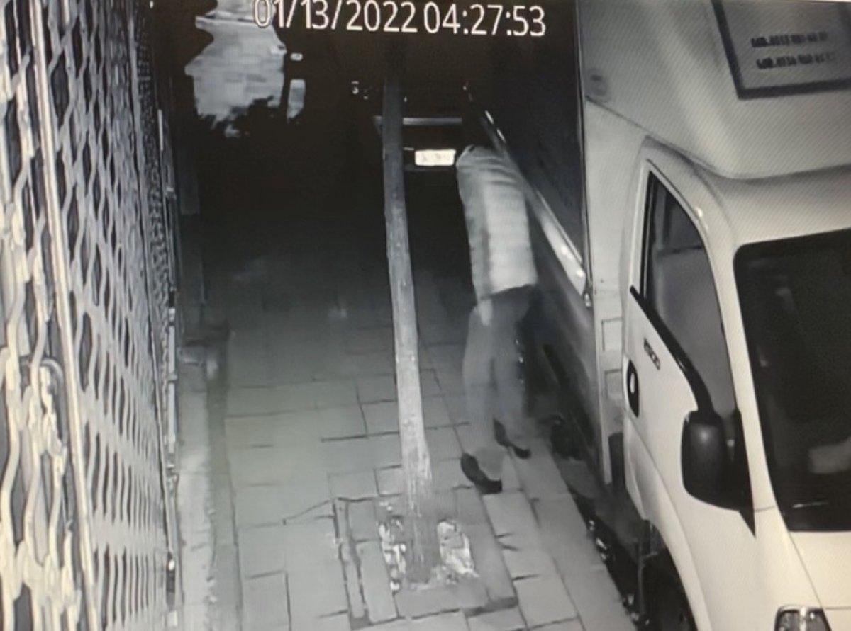 İstanbul'da mahalledeki mazot hırsızı kamerada