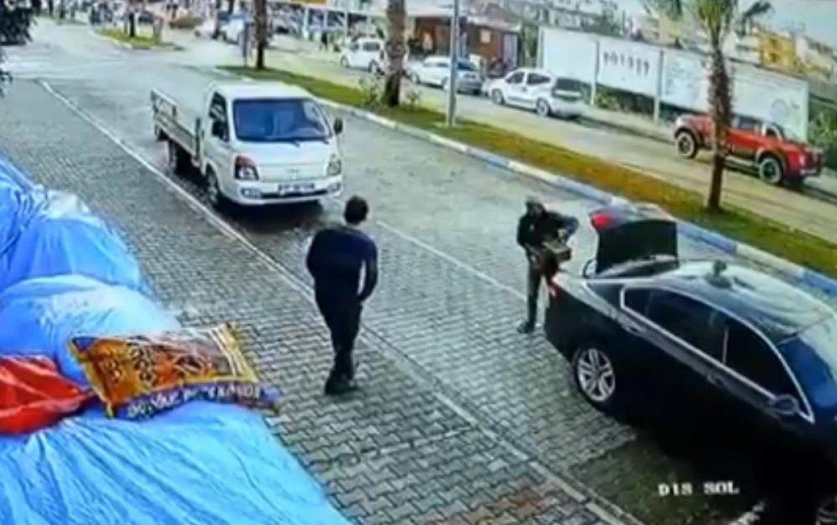 Antalya'da vicdanları sızlatan olay: İşçiyi üzeri kirli diye bagajda taşıdı