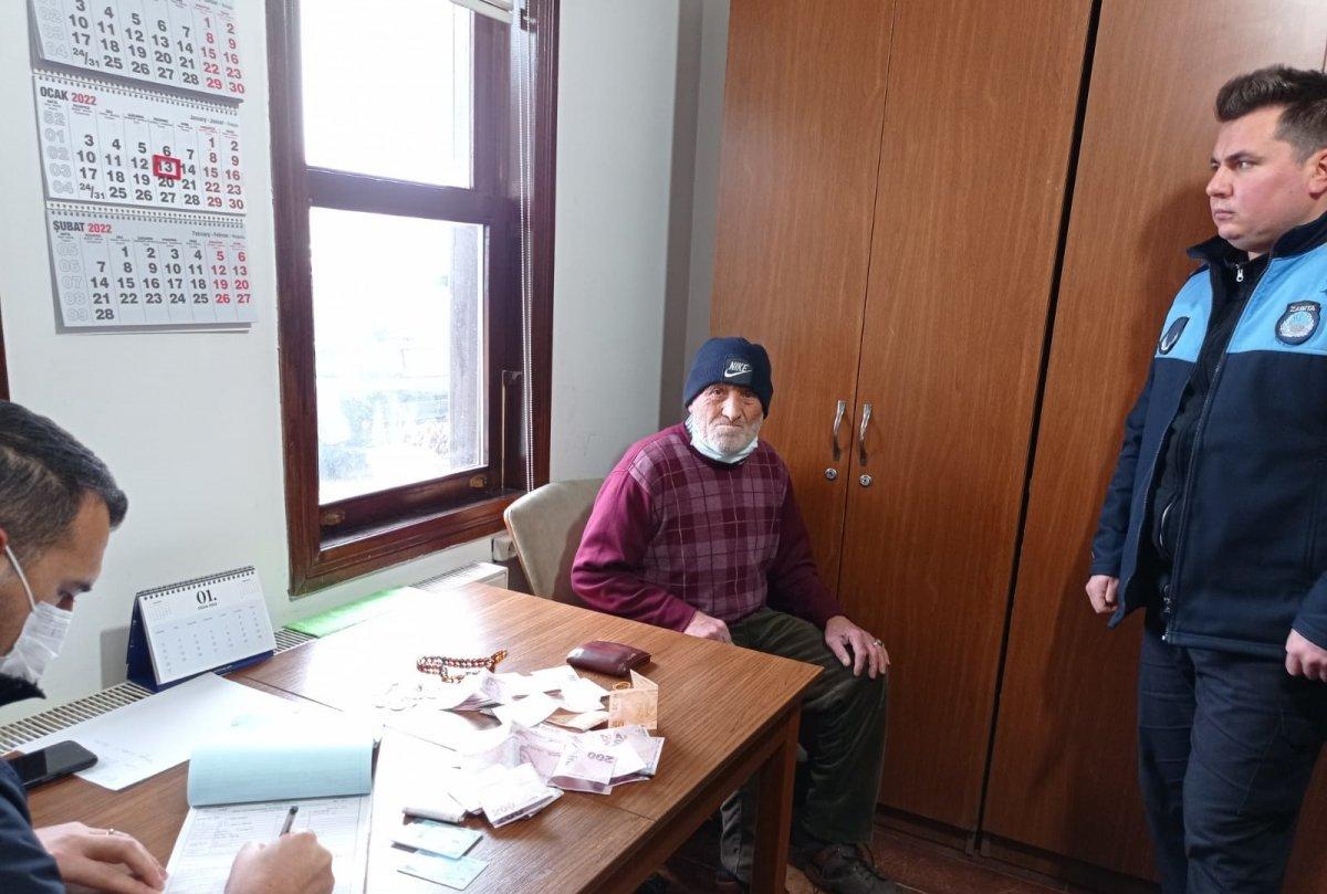 Düzce'deki dilencinin üzerinden 6 bin TL çıktı