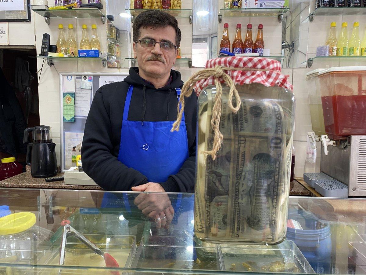 Zeytinburnu’nda turşucu, doların turşusunu kurdu