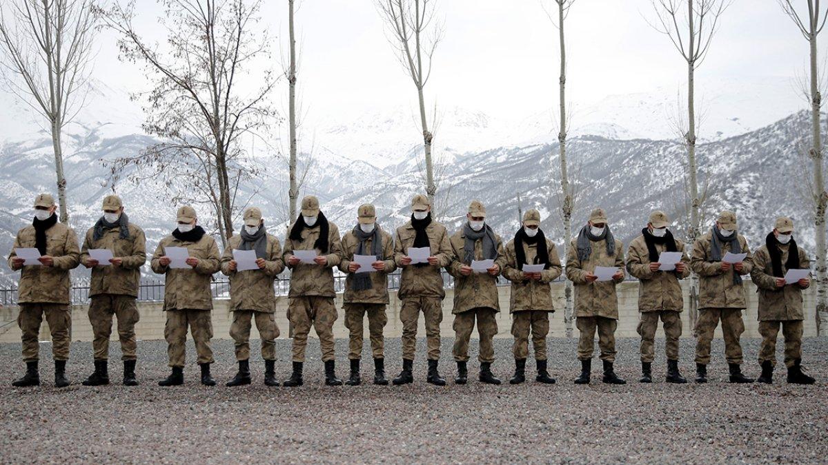 Elazığ'da işitme engelli öğrencilerden Mehmetçik'e atkı