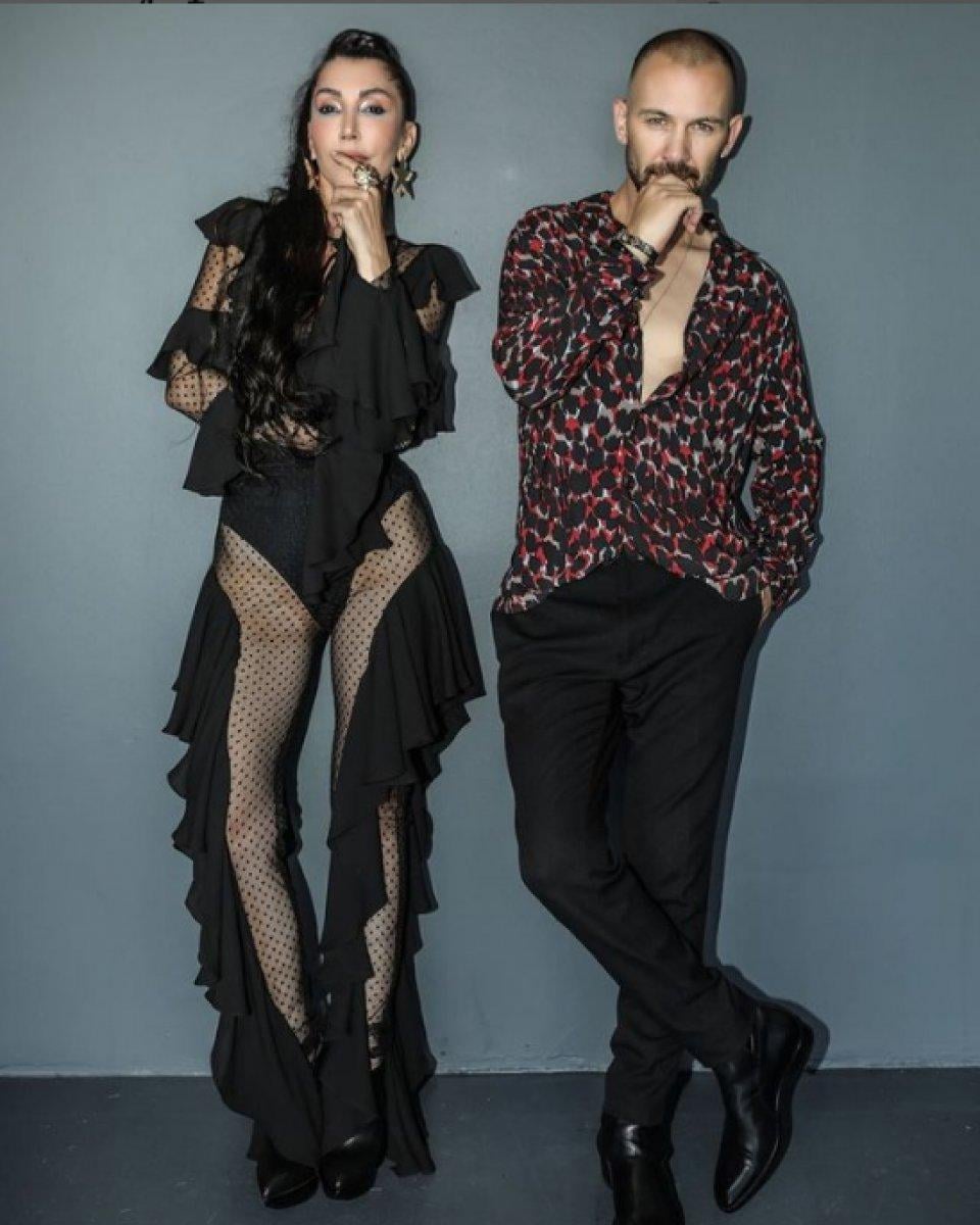 Berksan Fransız askısı yaptırdı