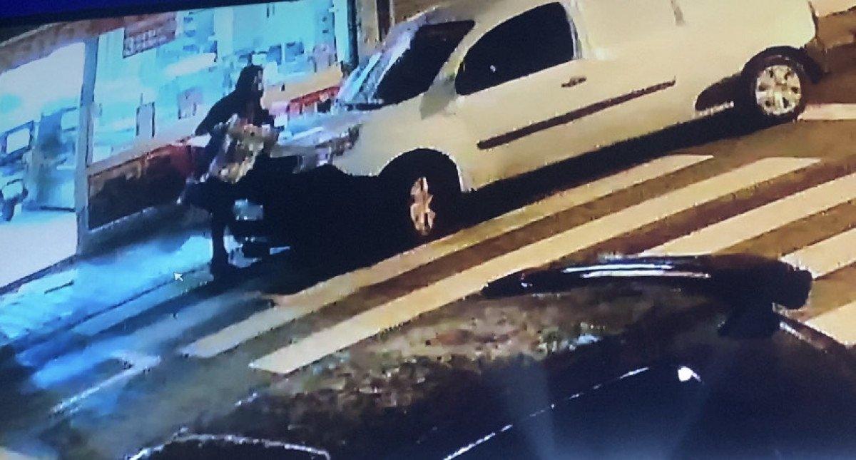 Ataşehir'de ekmek bırakan fırıncının aracını çaldı