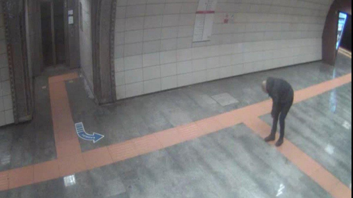 Kadıköy metrosundaki bıçaklı saldırganın yeni görüntüleri ortaya çıktı