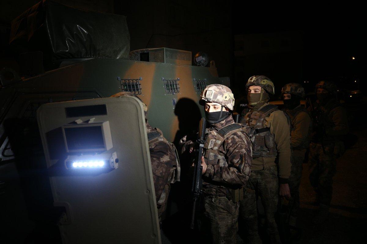 Mersin'de tefecilik ve kaçakçılığa yönelik şafak operasyonu