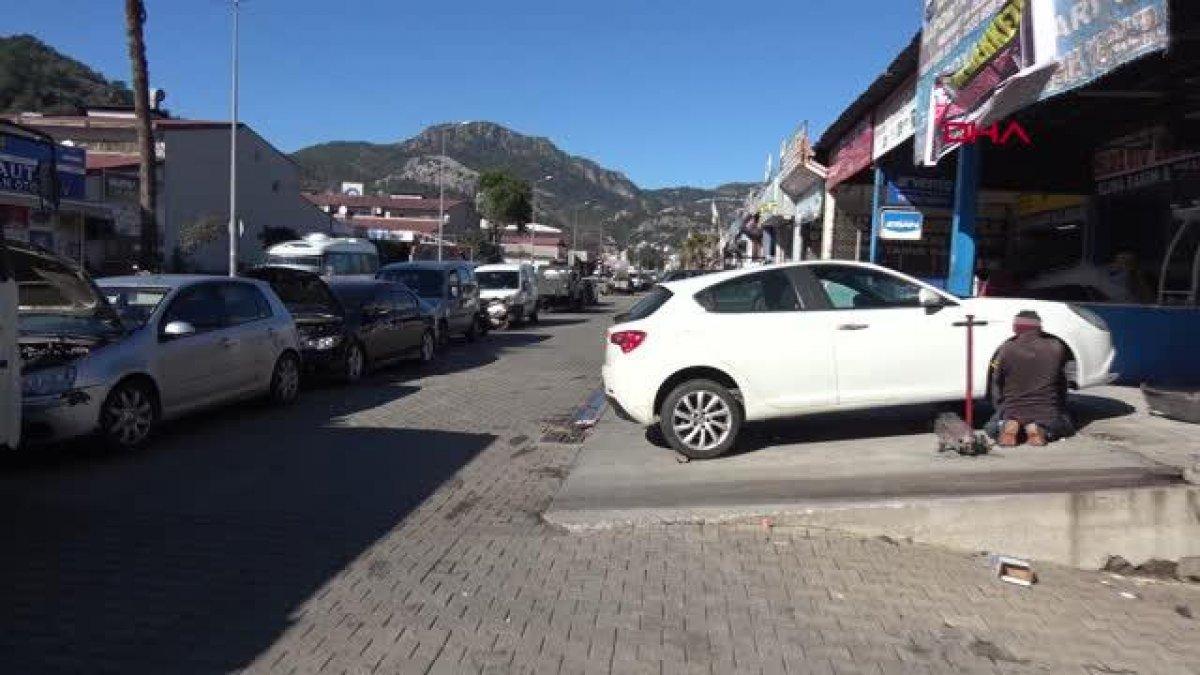 Marmaris'te hasar gören araçlar sanayi sitesini doldurdu