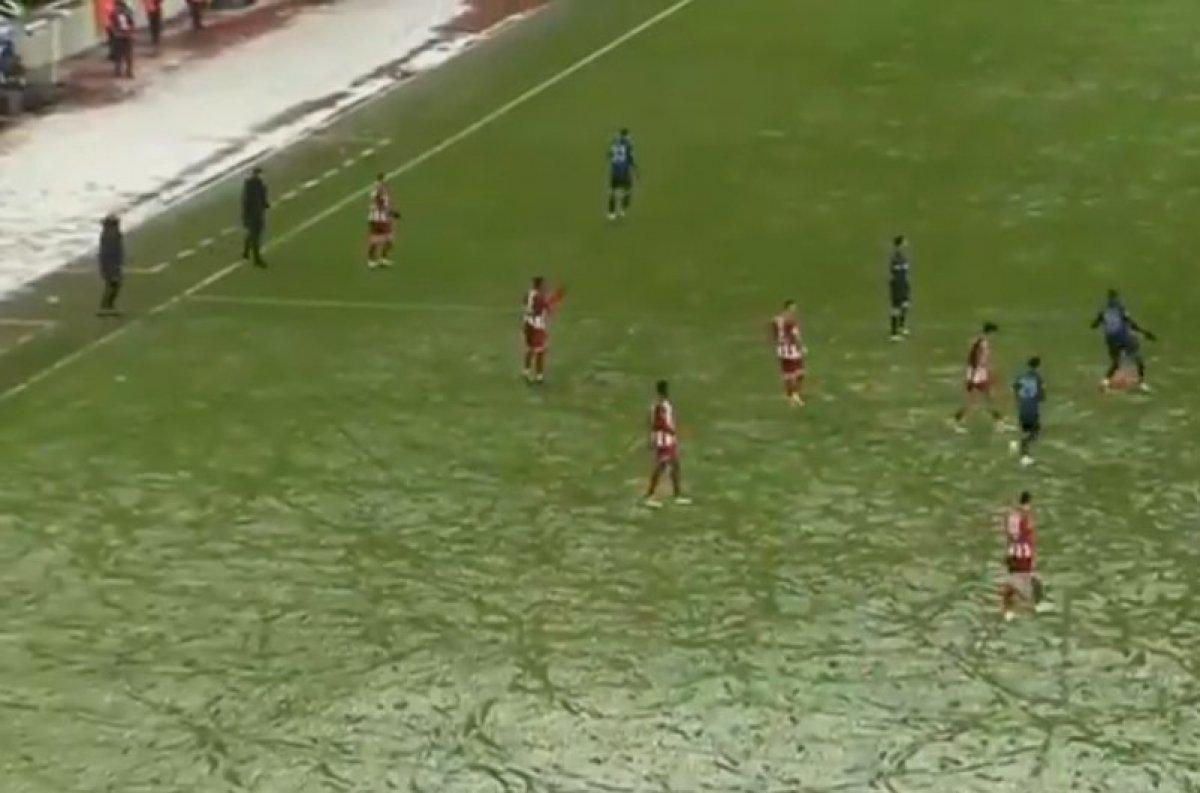 Abdullah Avcı kırmızı kart gördü