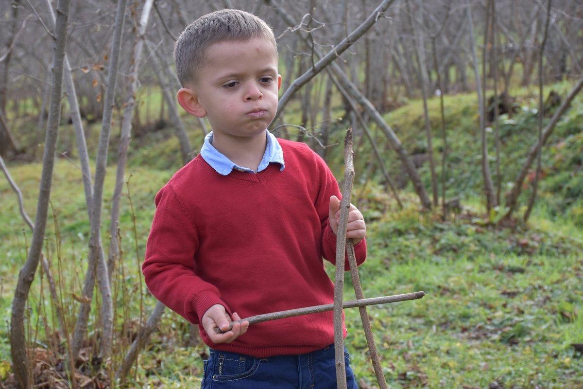 Trabzon'da dallarla kemençe gibi oynayan çocuğun babası: Sülalemizde çalan yok