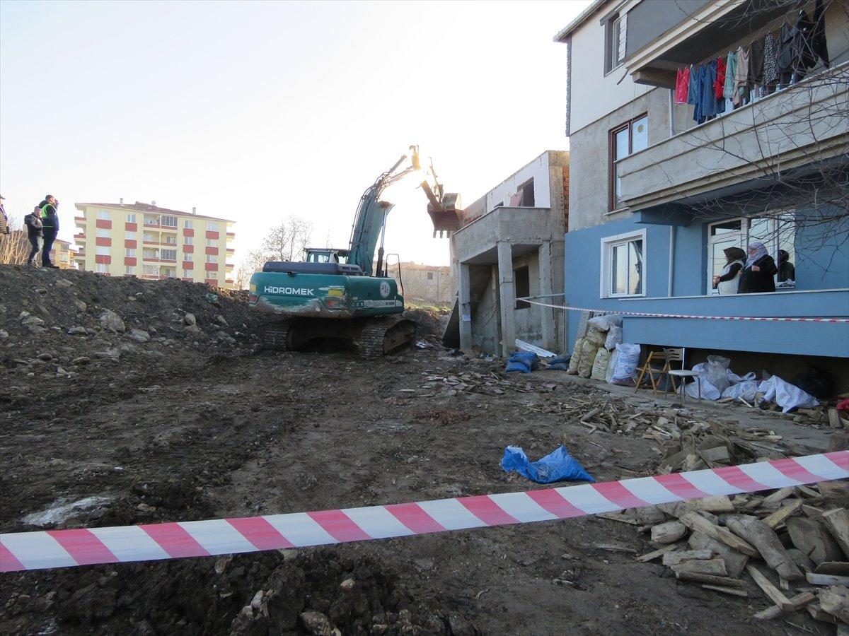 Kırklareli'nde ağır hasar gören binalar yıkılıyor
