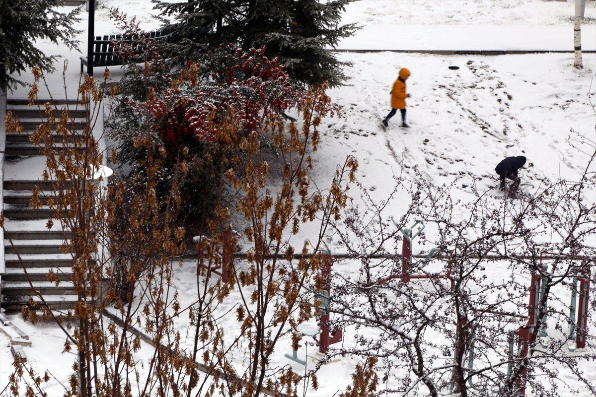 Ankara'da kar yağışı etkili oldu