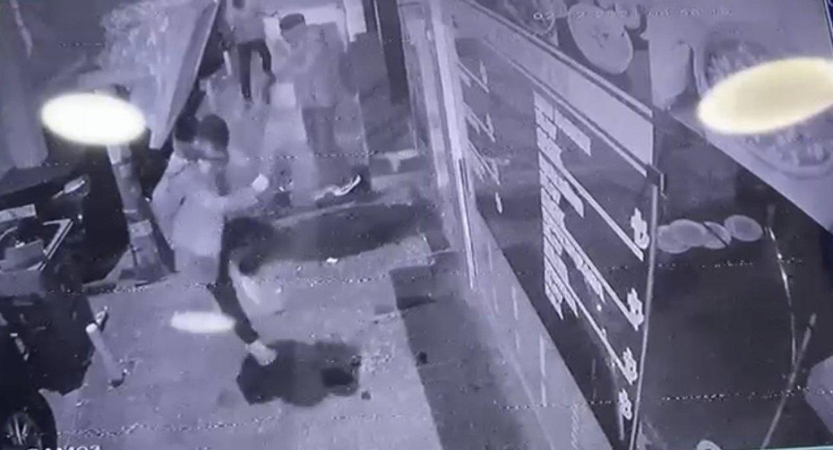 Kağıthane'de döverek sürüklenen genç tabancayla vuruldu