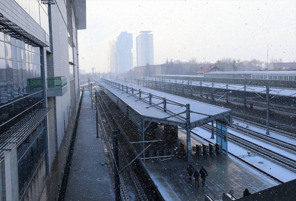 Ankara'da kar yağışı etkili oldu