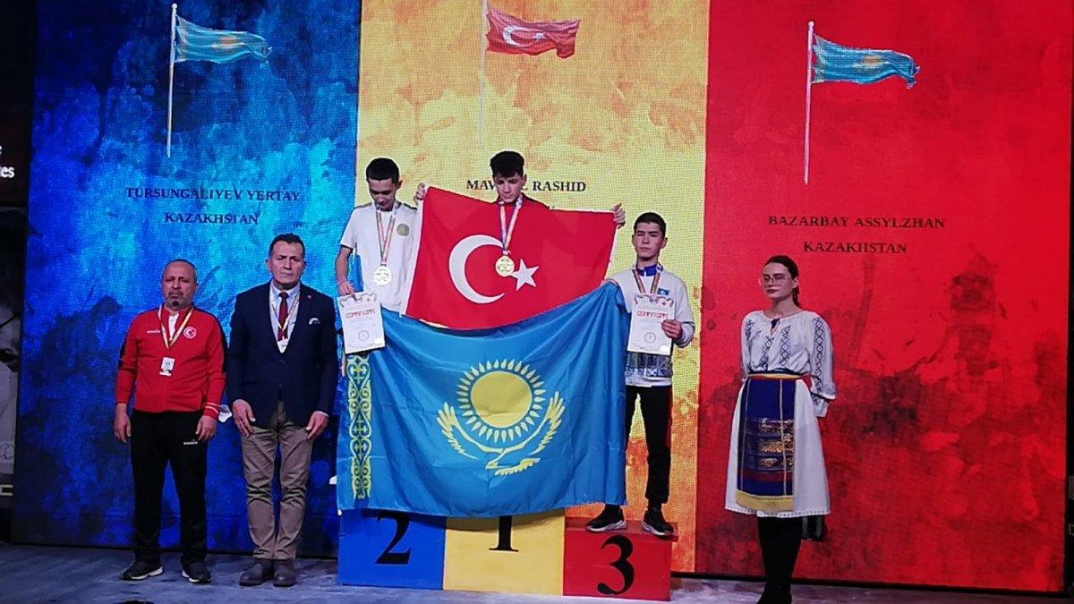 Bursa’da bedensel engelli sporcu, bilek güreşinde dünya şampiyonu oldu