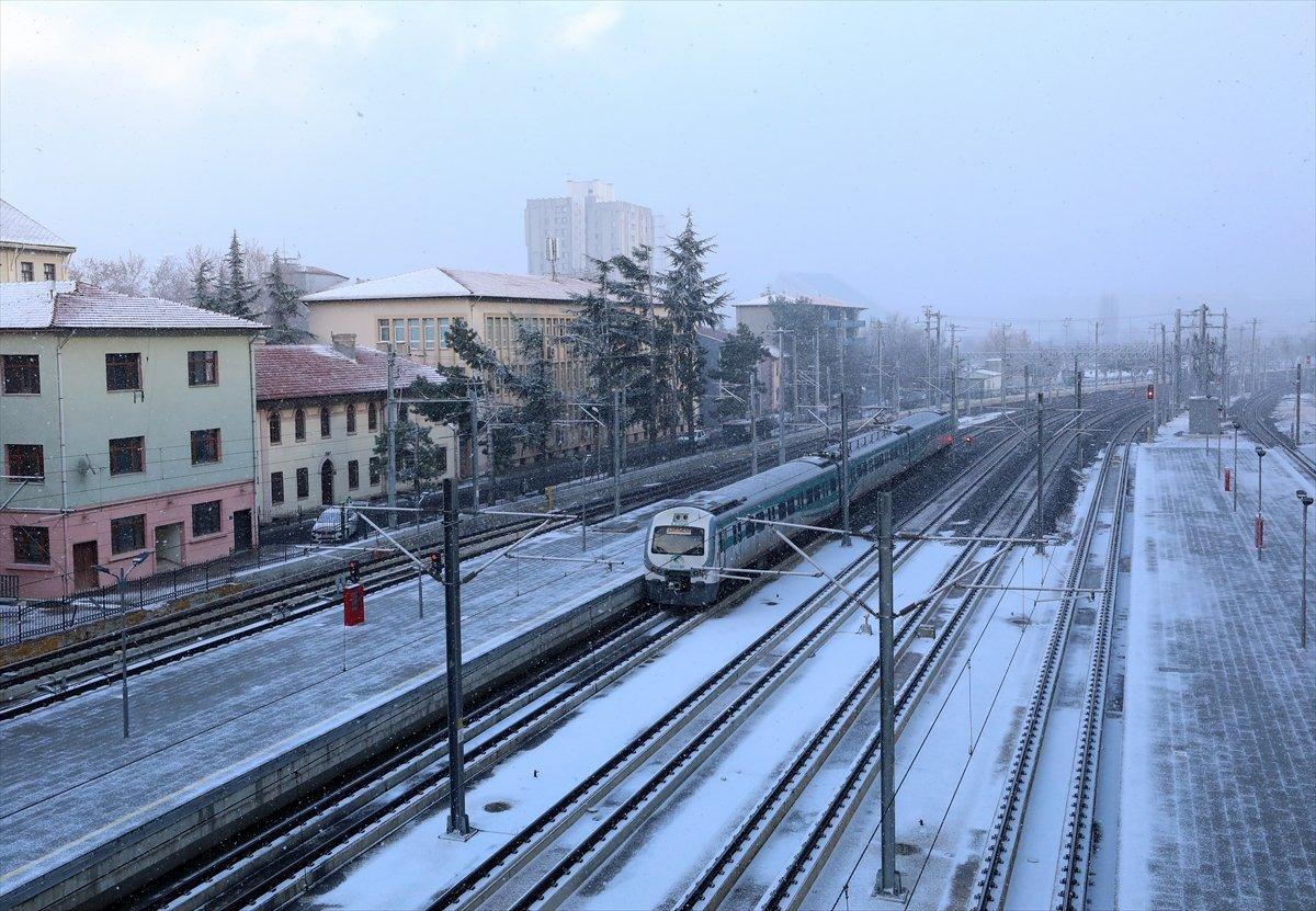 Ankara'da kar yağışı etkili oldu