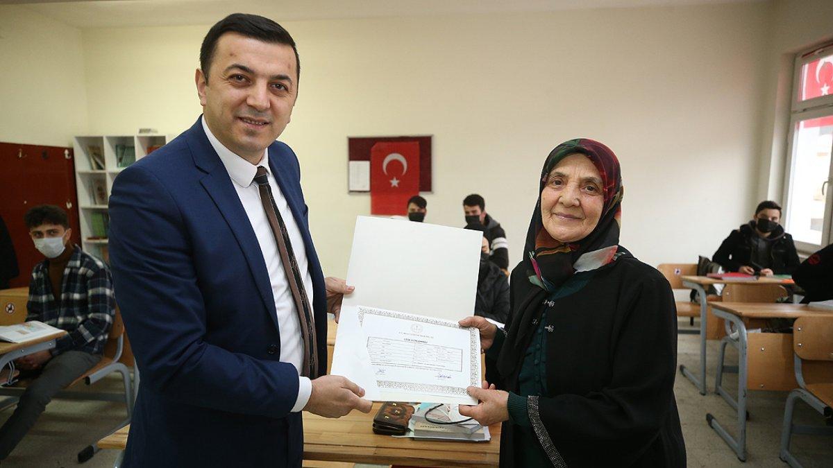 Ordulu Güneş nine, hayalini kurduğu lise diplomasına 84 yaşında kavuştu