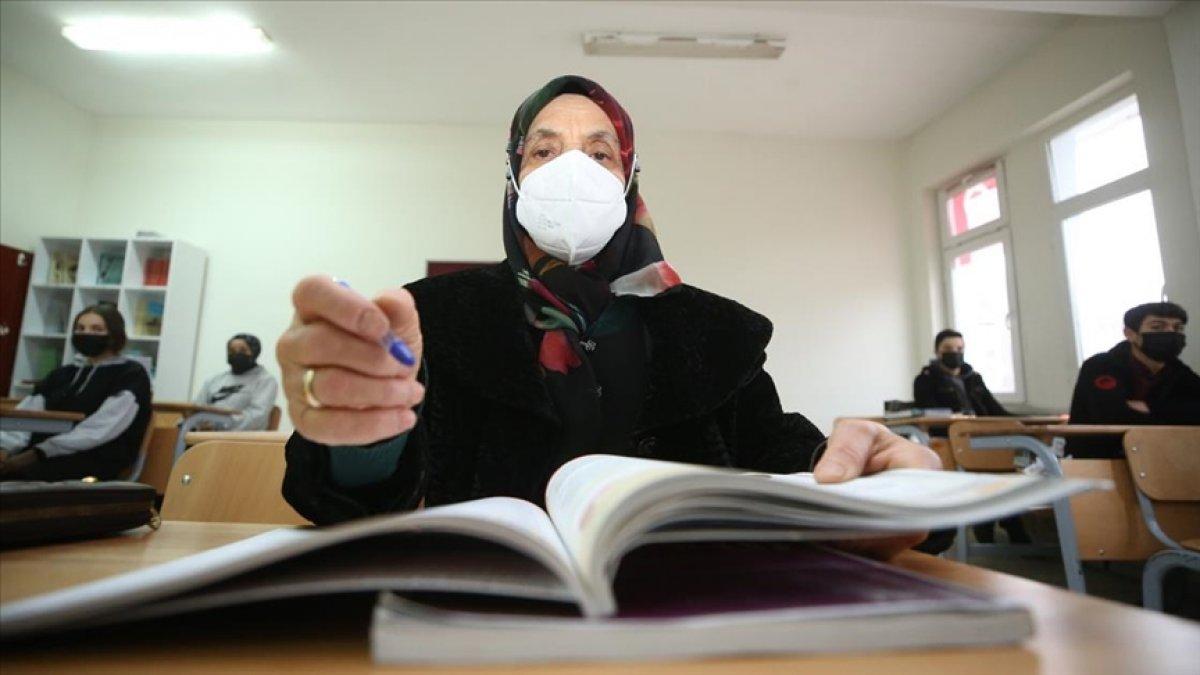 Ordulu Güneş nine, hayalini kurduğu lise diplomasına 84 yaşında kavuştu