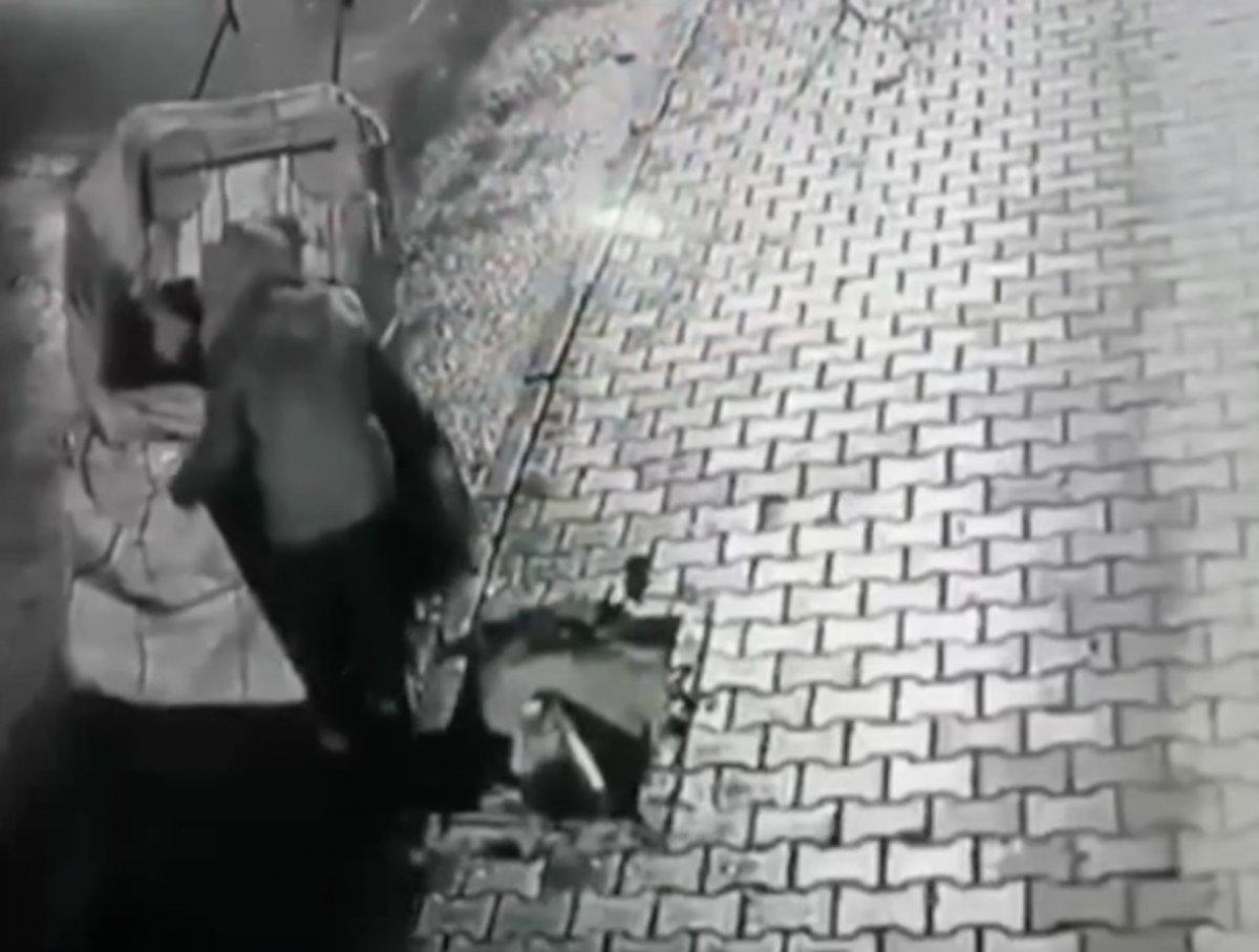 Bağcılar’da kağıt toplayıcısı rögar kapağını çaldı