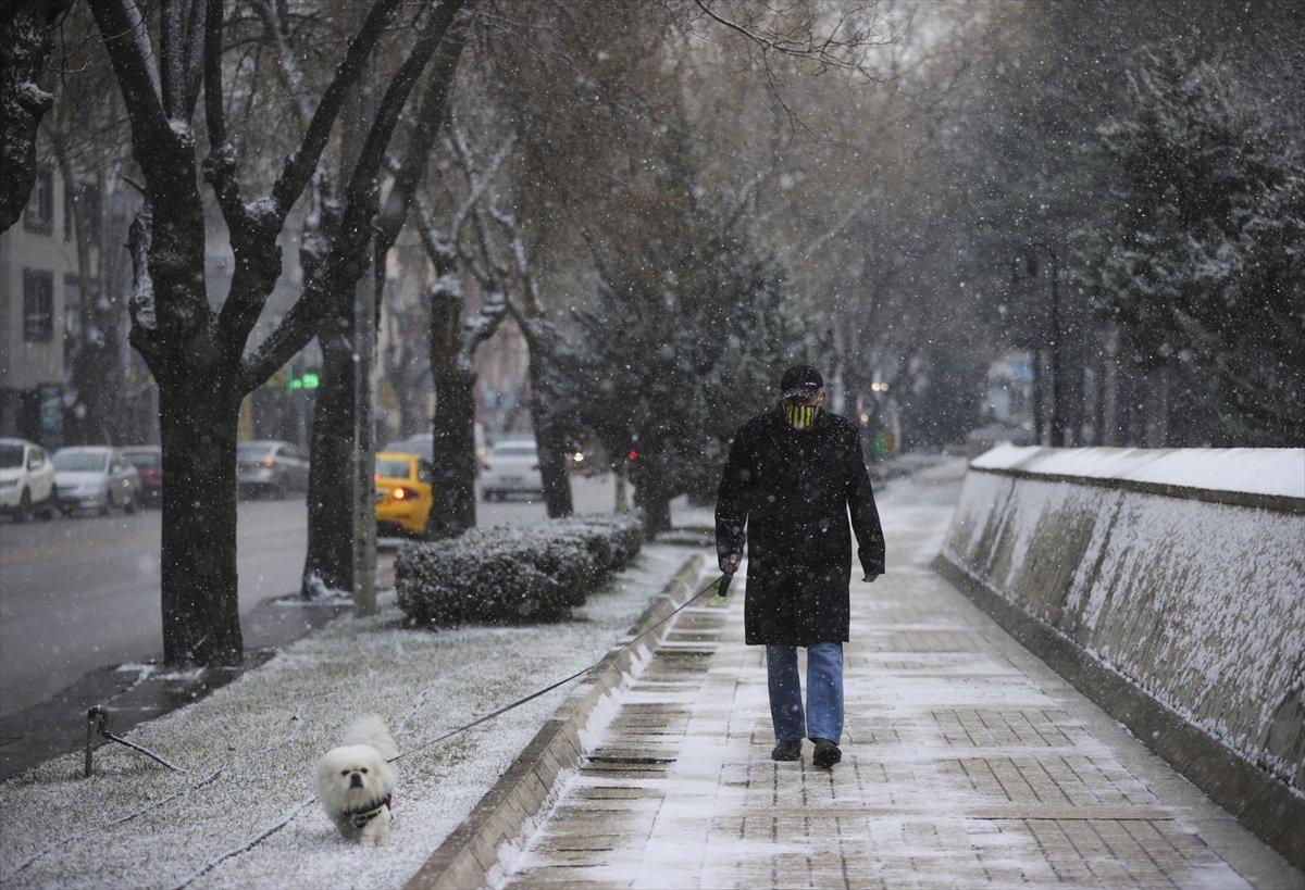 Ankara'da kar yağışı etkili oldu