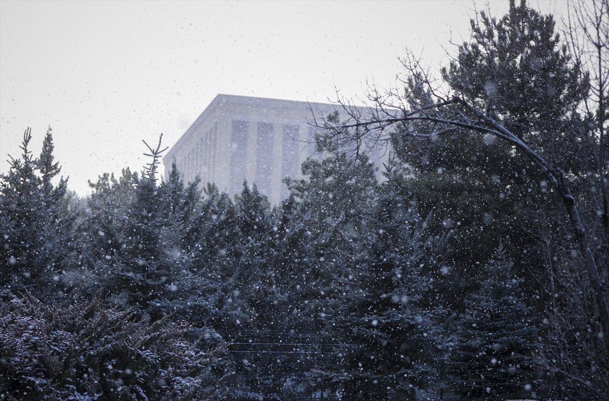 Ankara'da kar yağışı etkili oldu