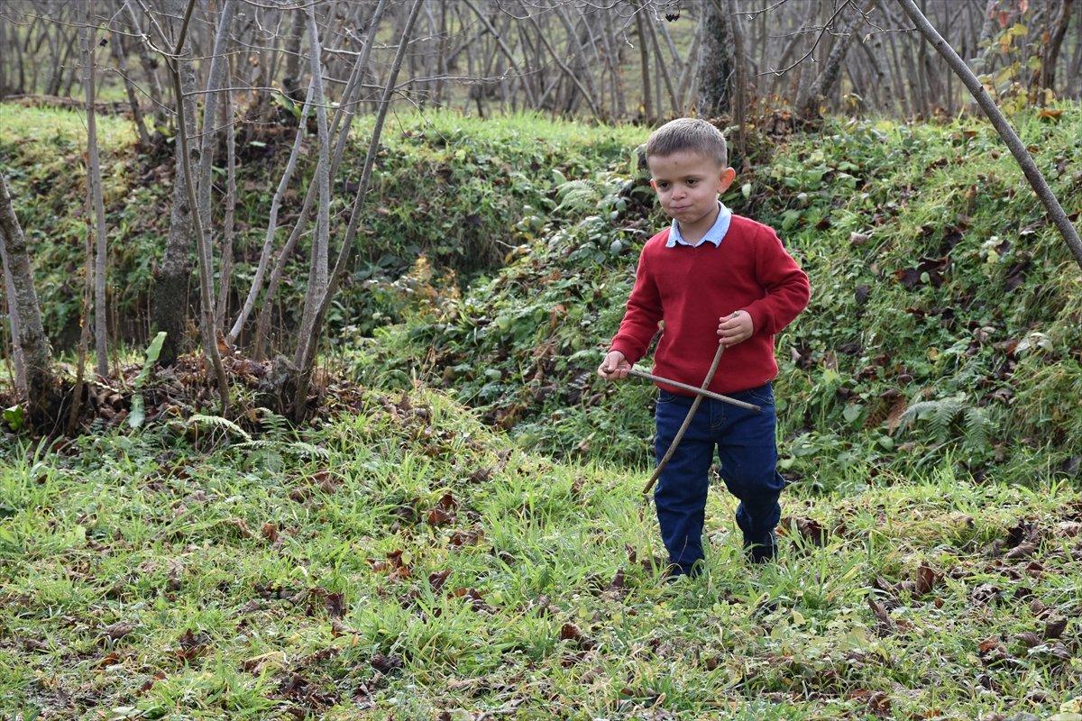 Trabzon'da dallarla kemençe gibi oynayan çocuğun babası: Sülalemizde çalan yok