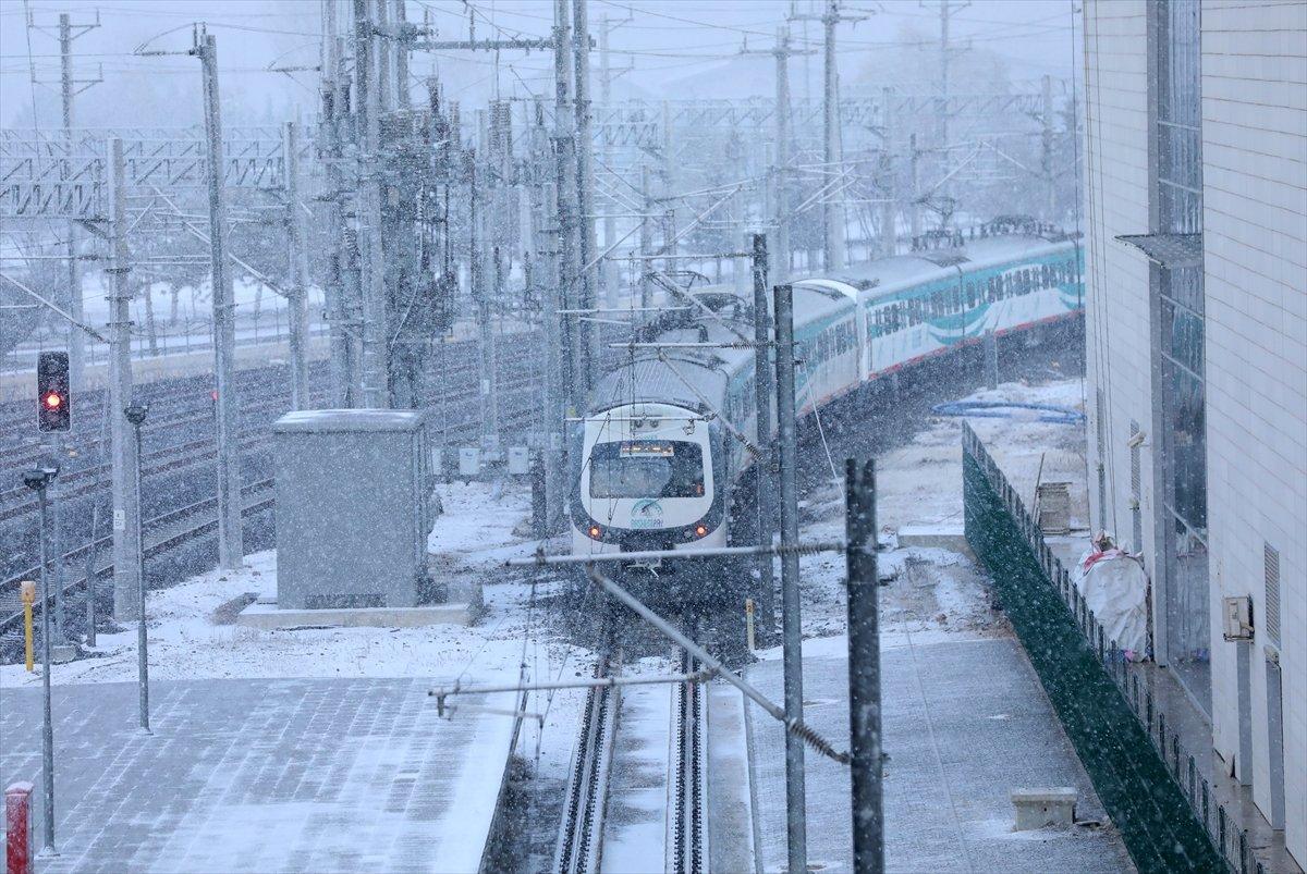 Ankara'da kar yağışı etkili oldu