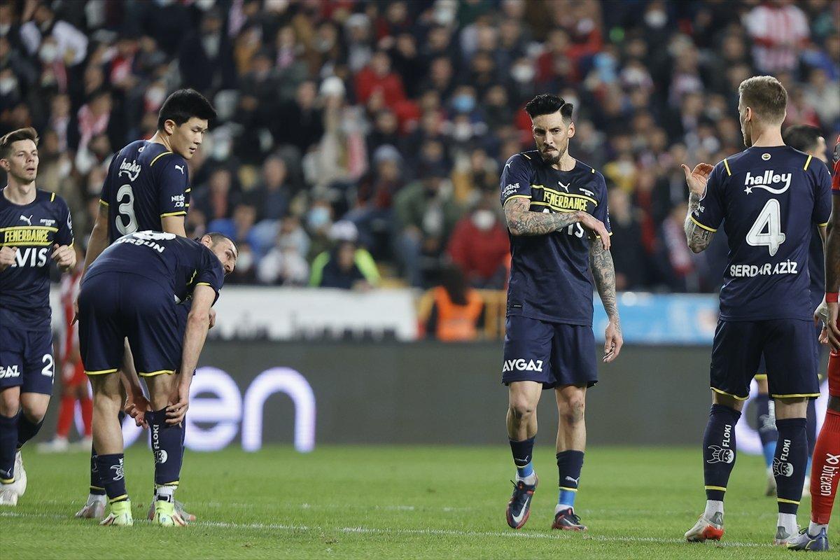 Fenerbahçe, Antalyaspor ile berabere kaldı