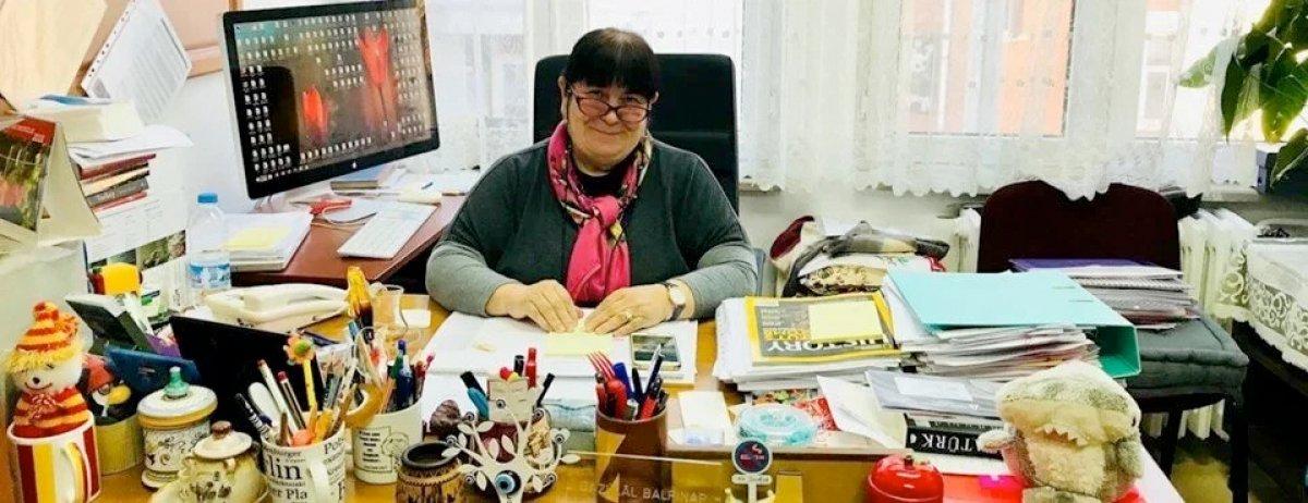 TRT ekranlarında bir nesle İngilizce öğreten ikiliden Zülal Balpınar: Gençler çok okusun