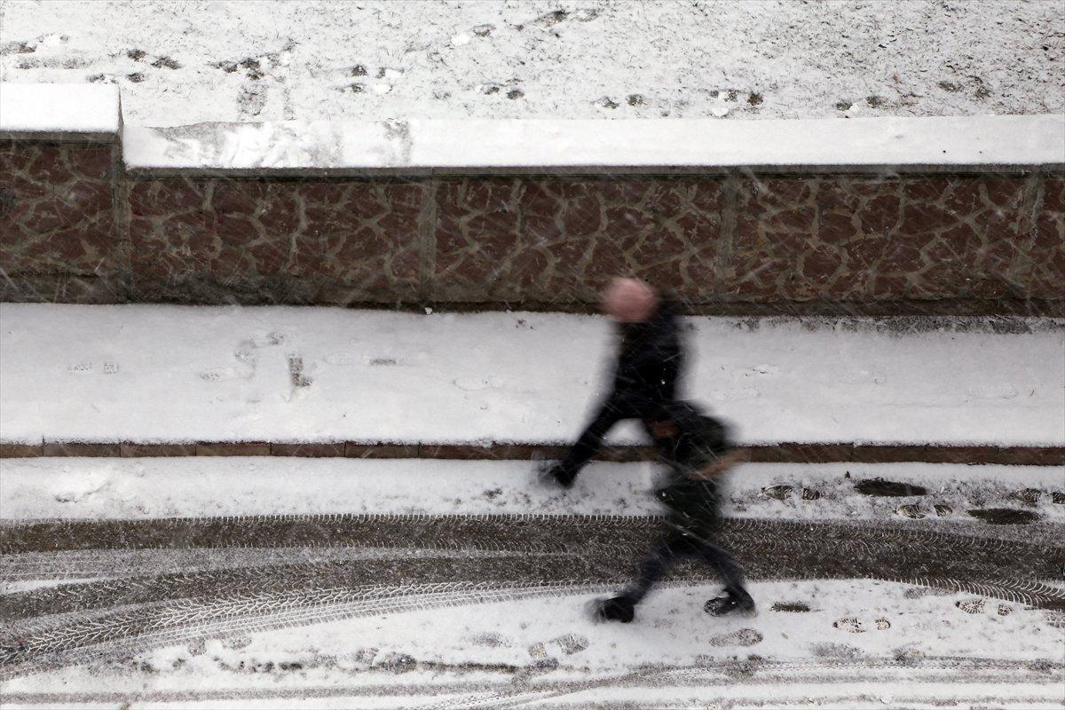 Ankara'da kar yağışı etkili oldu