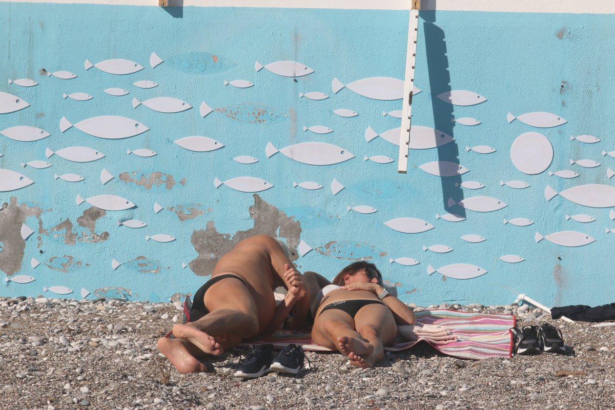 Antalyalılar ocak ayında denize girdi