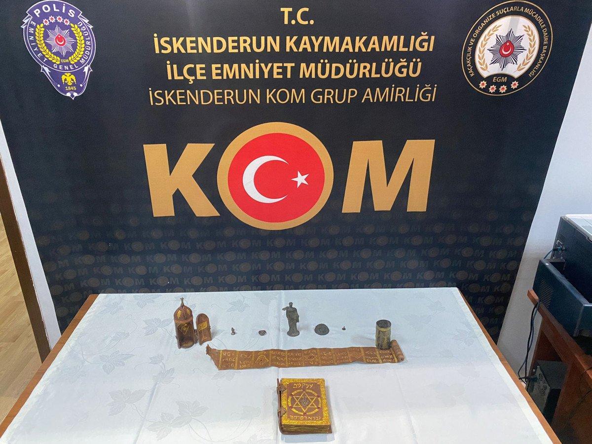 Hatay’da, İbranice yazılmış Tevrat ele geçirildi