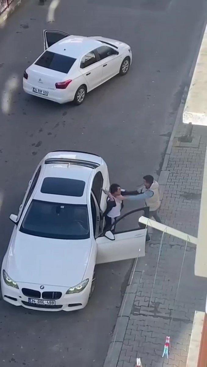 Pendik’te yol verme kavgası: Silahın kabzasıyla vurdu