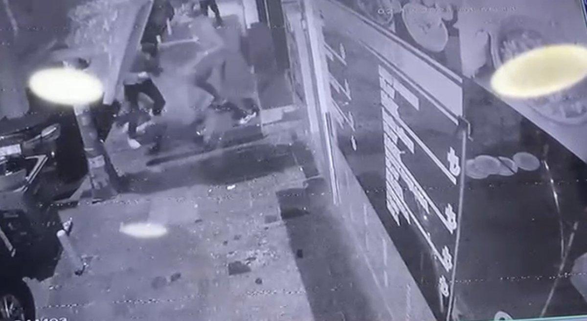 Kağıthane'de döverek sürüklenen genç tabancayla vuruldu