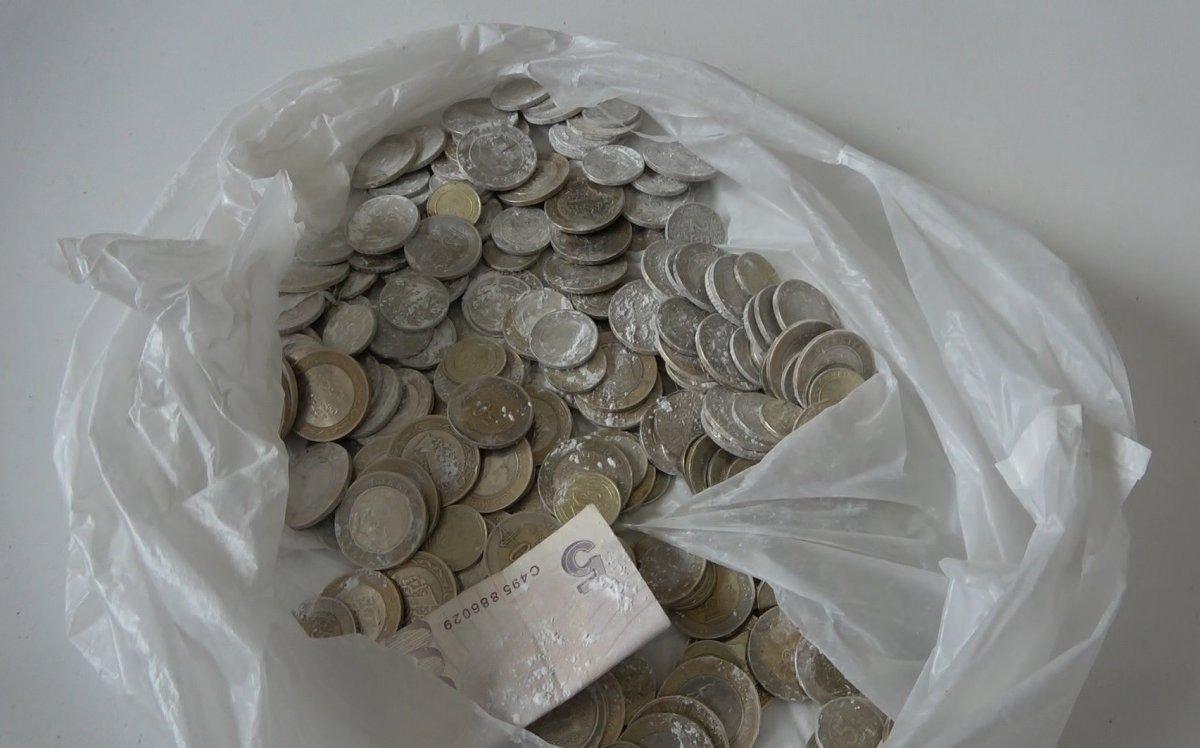 Elazığ'da foyası ortaya çıkan dilenciye, vatandaş para vermeye devam etti