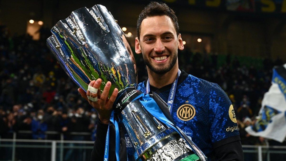 Hakan Çalhanoğlu, Inter'de aralık ayının en iyi oyuncusu seçildi