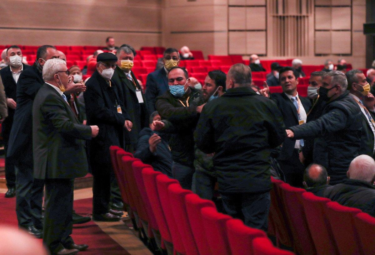 Taksicilerin genel kurulunda başkana kürsüden idam ipi atıldı