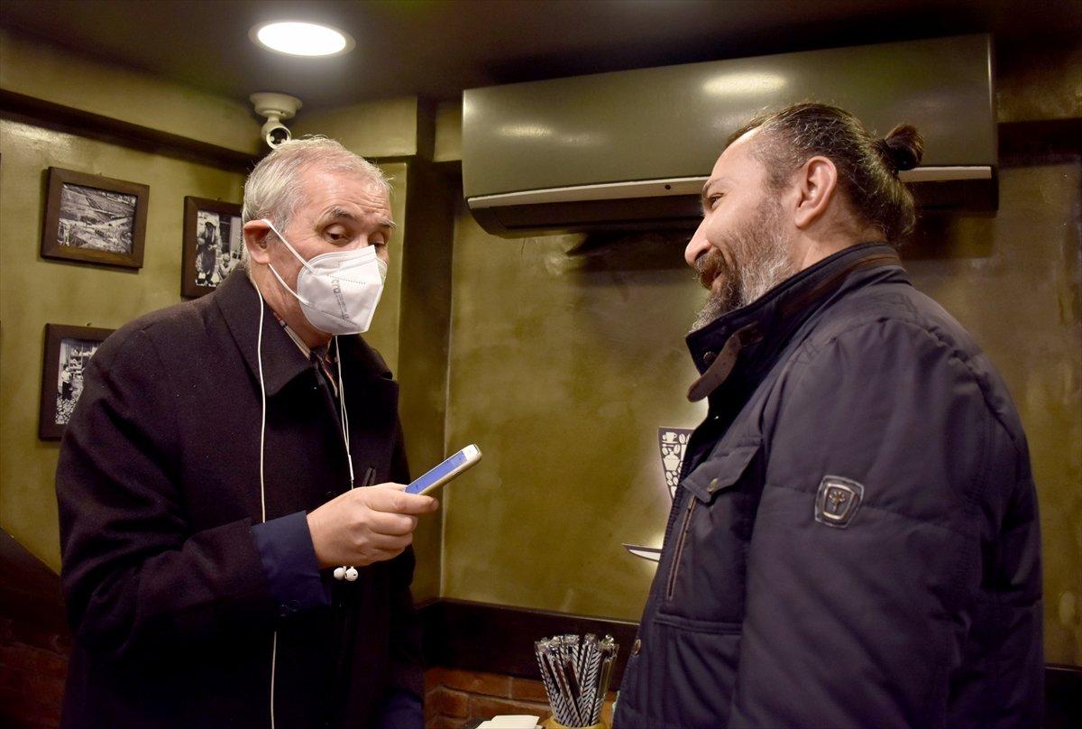 Kırıkkale'de görme engelli gazeteci, hem haber yazıyor hem de fotoğraf çekiyor