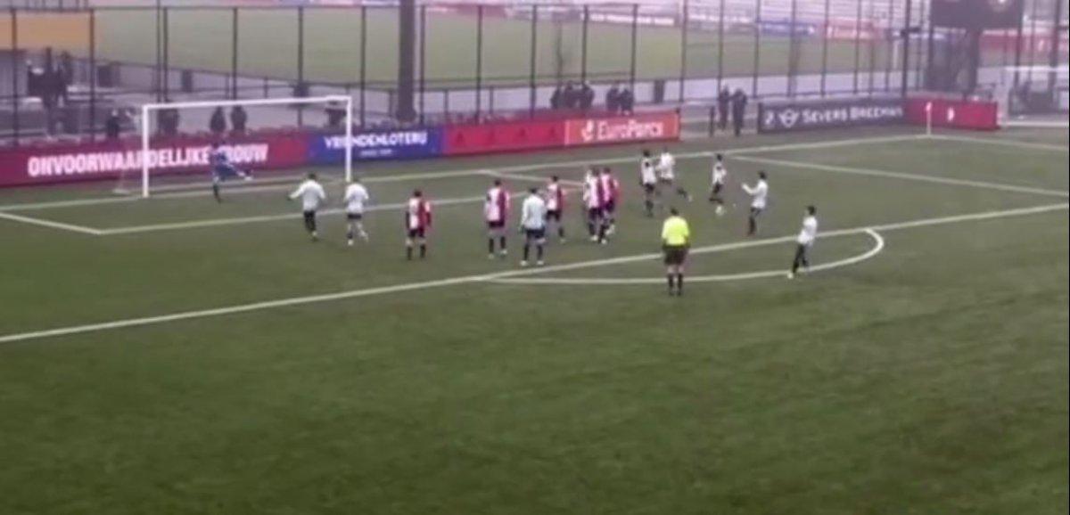 Van Persie'nin oğlundan klas frikik golü