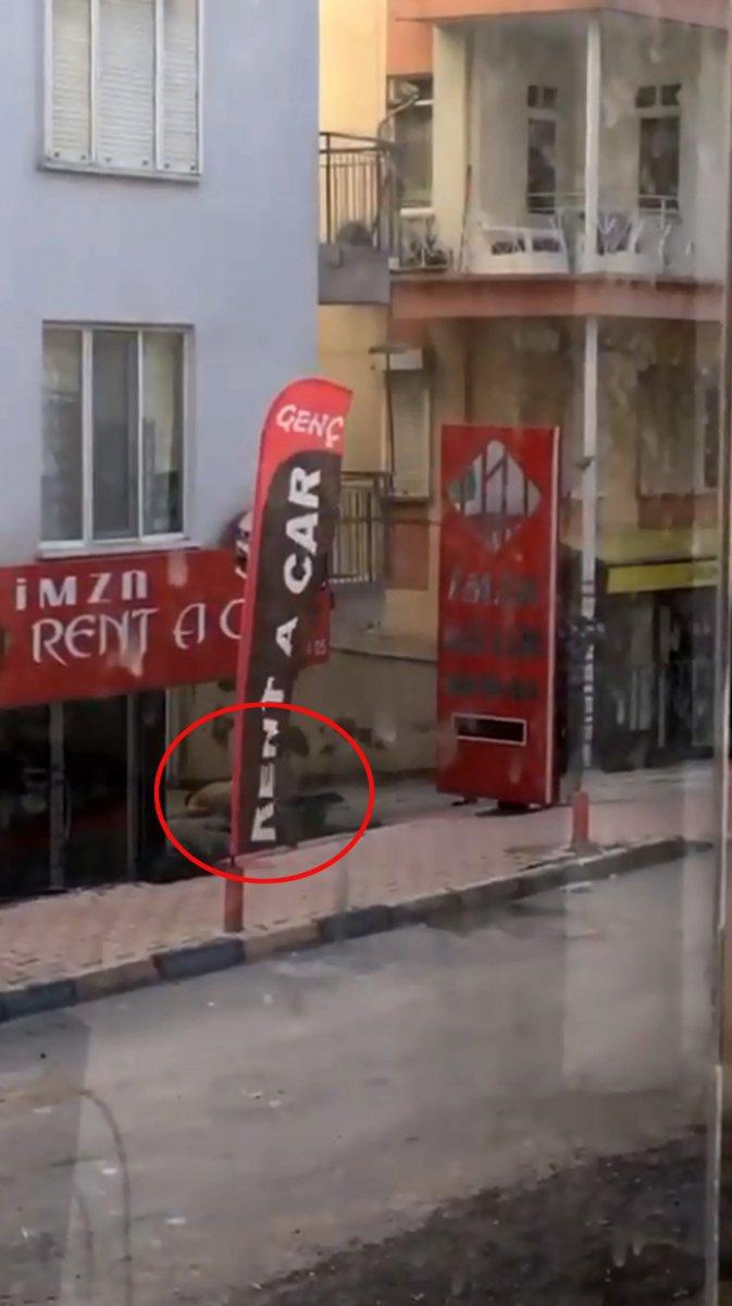 Antalya'da aşağı atlayan kişi, ağır yaralandı