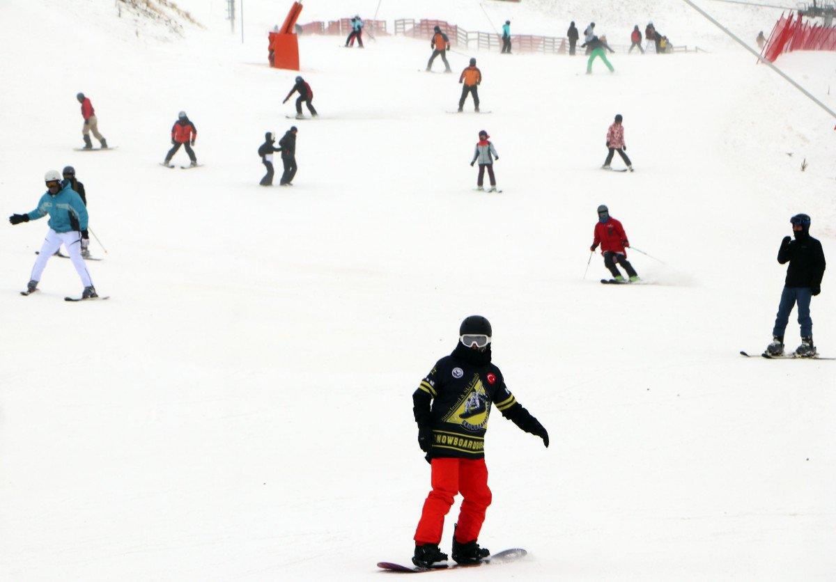 Kar tatili sevenler Palandöken'e akın etti