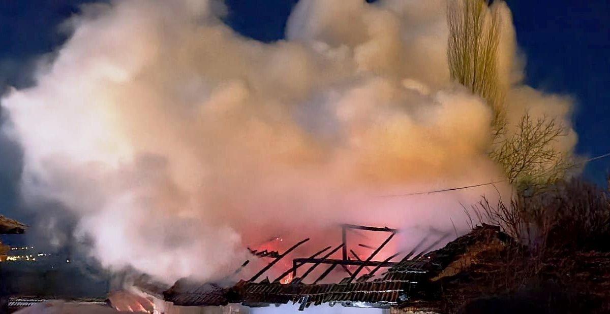 Kütahya'da samanlıkta yangın çıktı