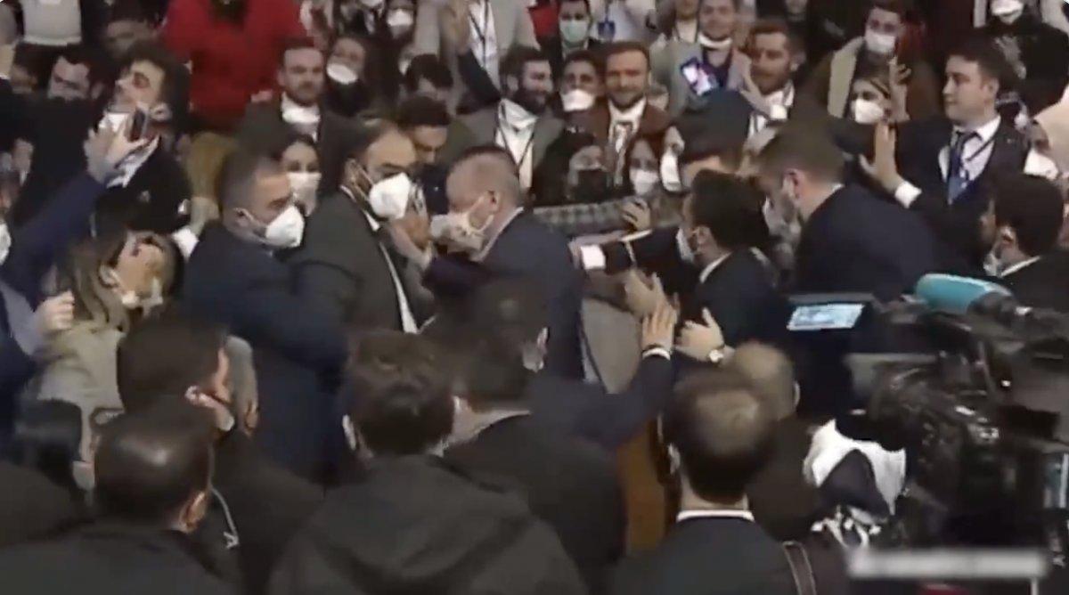 AK Gençlik paylaştı: Koltuk tanımayan aşk