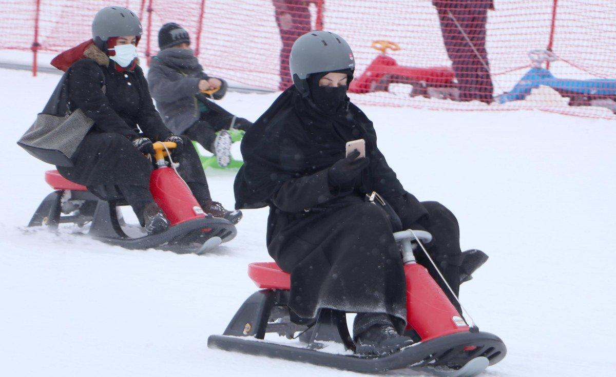 Kar tatili sevenler Palandöken'e akın etti