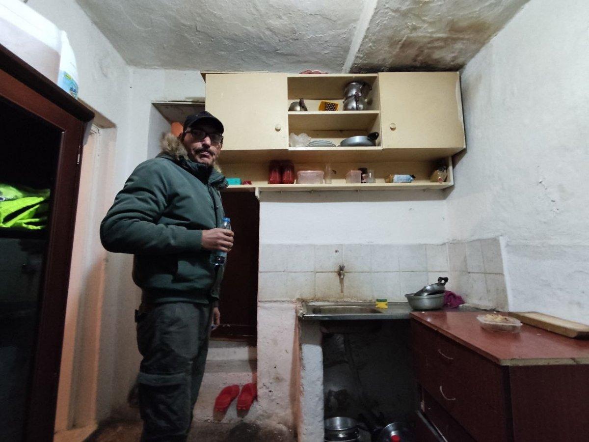 Ankara’da nafaka ödemeyen adam, 14 yıldır kömürlükte yaşıyor