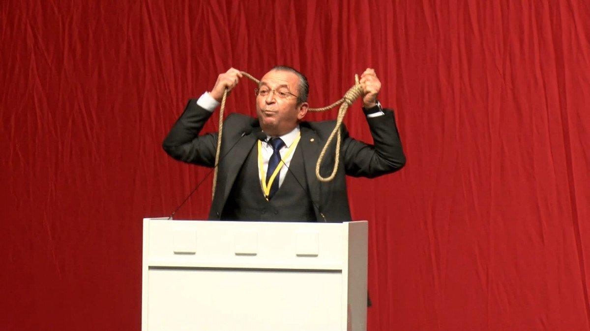 Taksicilerin genel kurulunda başkana kürsüden idam ipi atıldı