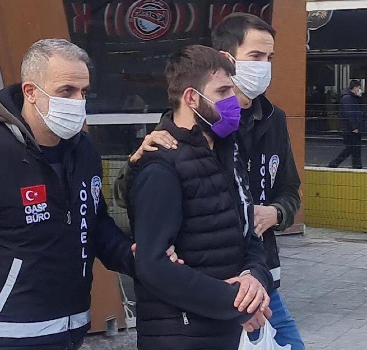 Kocaeli'de yolda karşılaştığı husumetlisini öldürdü