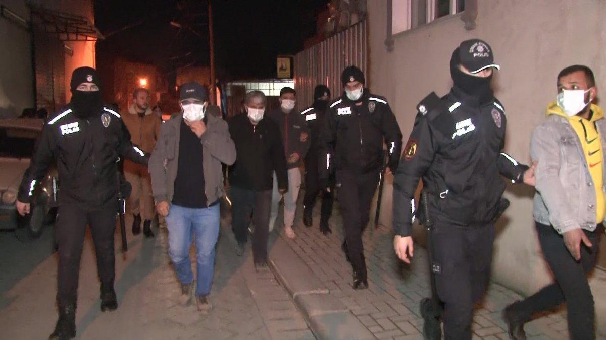 Denizli’de 20’si çocuk 100 kişi kumar oynarken yakalandı