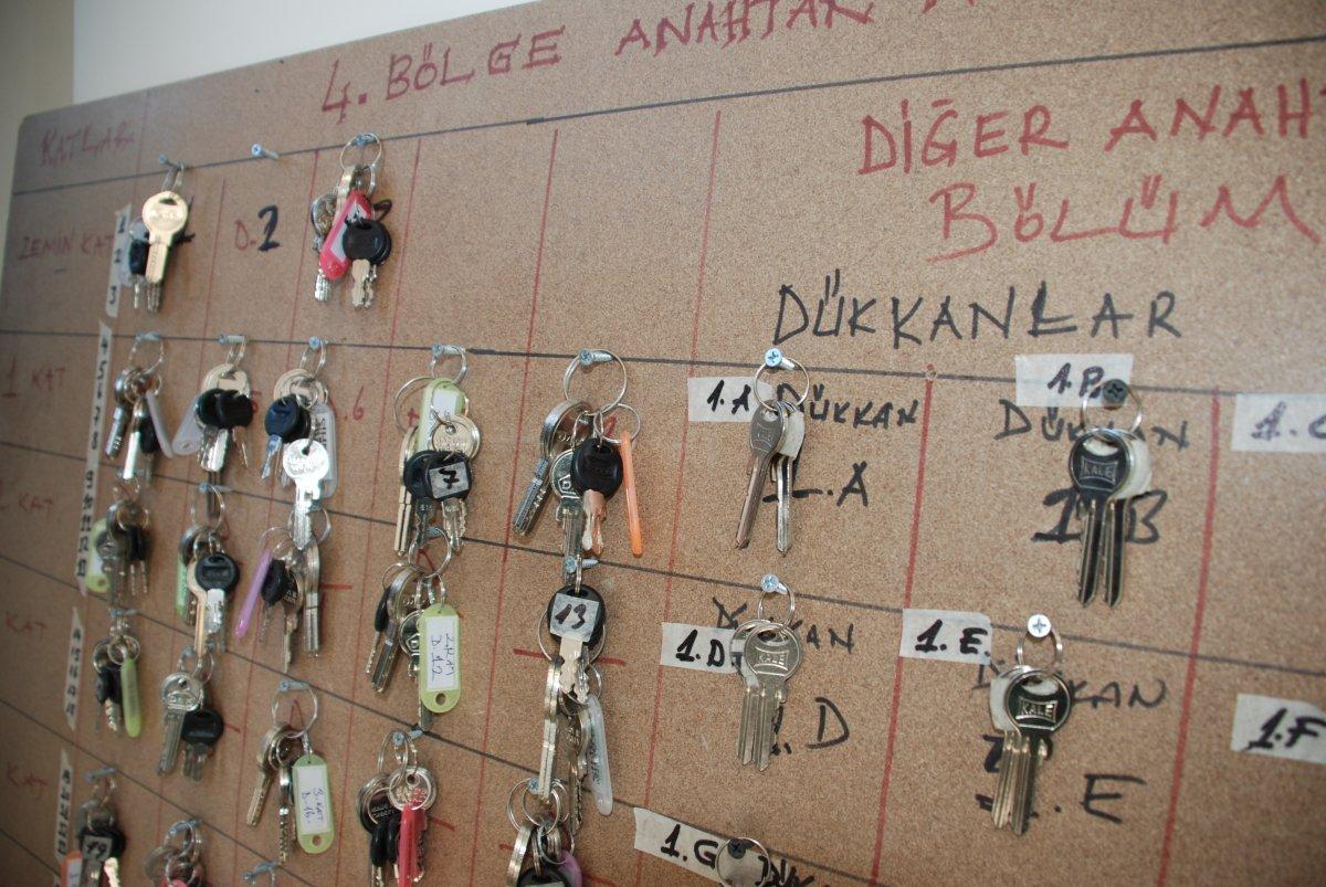 İzmir'de deprem konutları hak sahiplerine teslim ediliyor