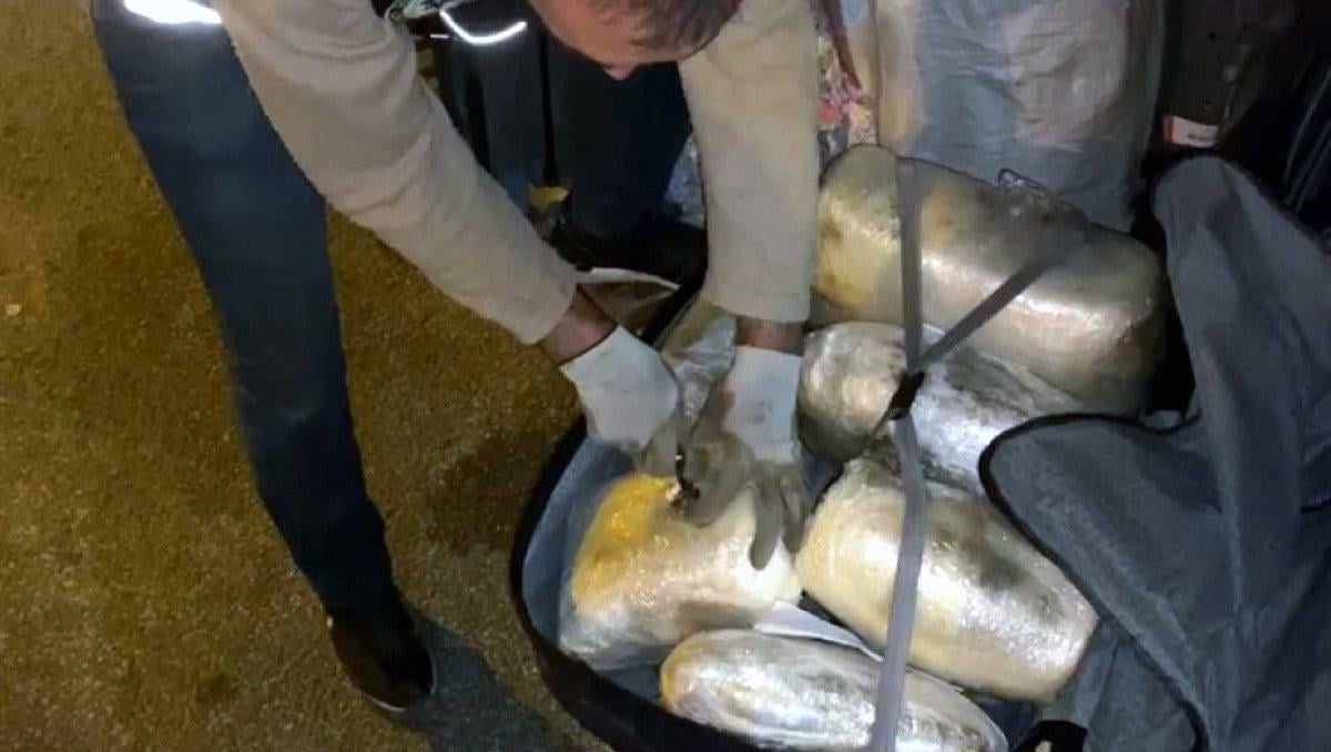 Adana'da valizinden 14 kilo esrar çıktı, 'haberim yok' dedi