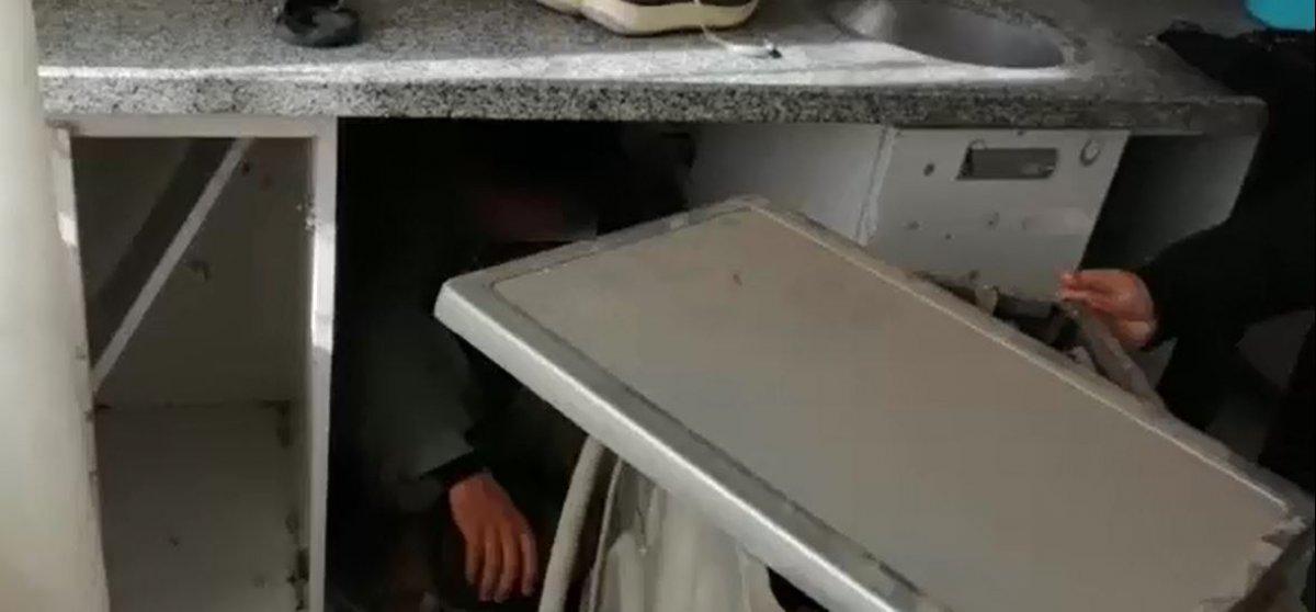 Van'da kaçak göçmen çamaşır makinesinin arkasında yakalandı